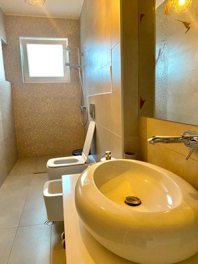 Cozy Lake Front Flat Bequeme Wohnung An Der See Pogradec Eksteriør bilde