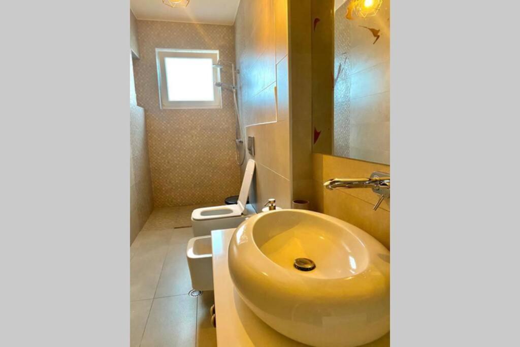 Cozy Lake Front Flat Bequeme Wohnung An Der See Pogradec Eksteriør bilde